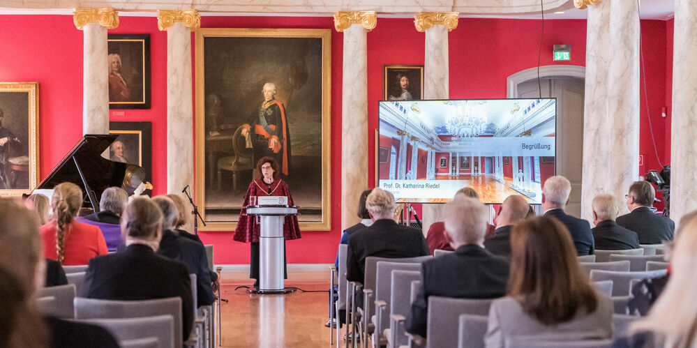 Ceremony for the conferral of the honorary doctorate with Rector Prof. Dr. Katharina Riedel, © Laura Schirrmeister, 2021
