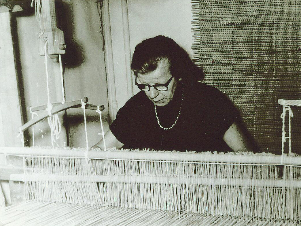 Frida Stundl-Pietschmann at a horizontal loom, 1958 Greifswald Photo: Kustodie (University Collections), University of Greifswald