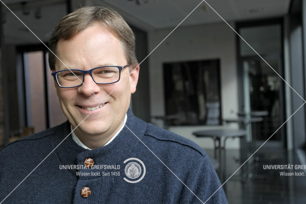 Porträt von Prof. Birger Petersen – Foto: Vincent Leifer / Alfried Krupp Wissenschaftskolleg Greifswald Porträt von Prof. Birger Petersen – Foto: Vincent Leifer / Alfried Krupp Wissenschaftskolleg Greifswald