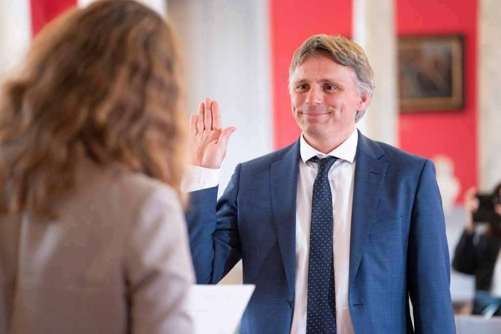 Ernennung von Fabian Leendertz in der Aula ©Patrick-Geßner, 2021