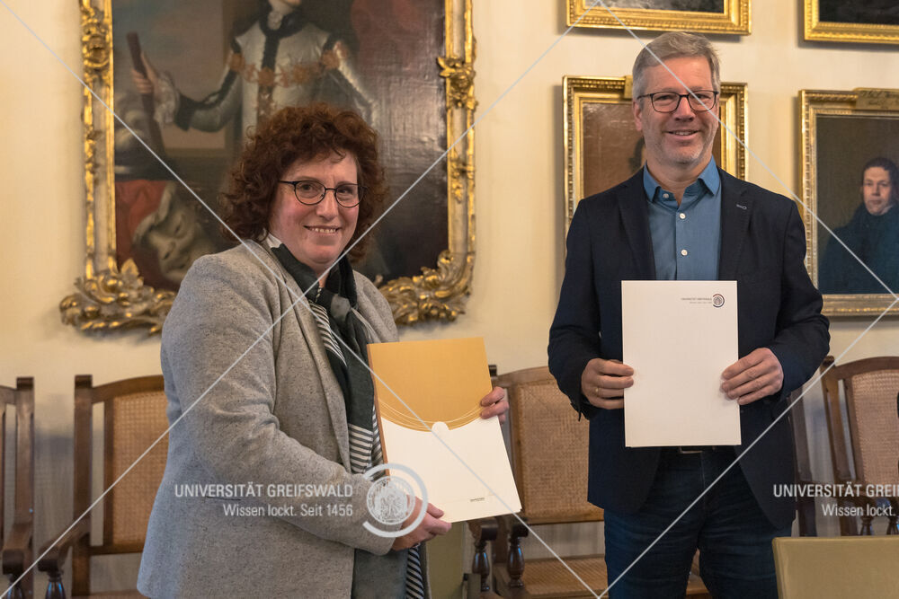 Rektorin und Oberbürgermeister nach der Vertragsunterzeichnung, © Laura Schirrmeister, 2022