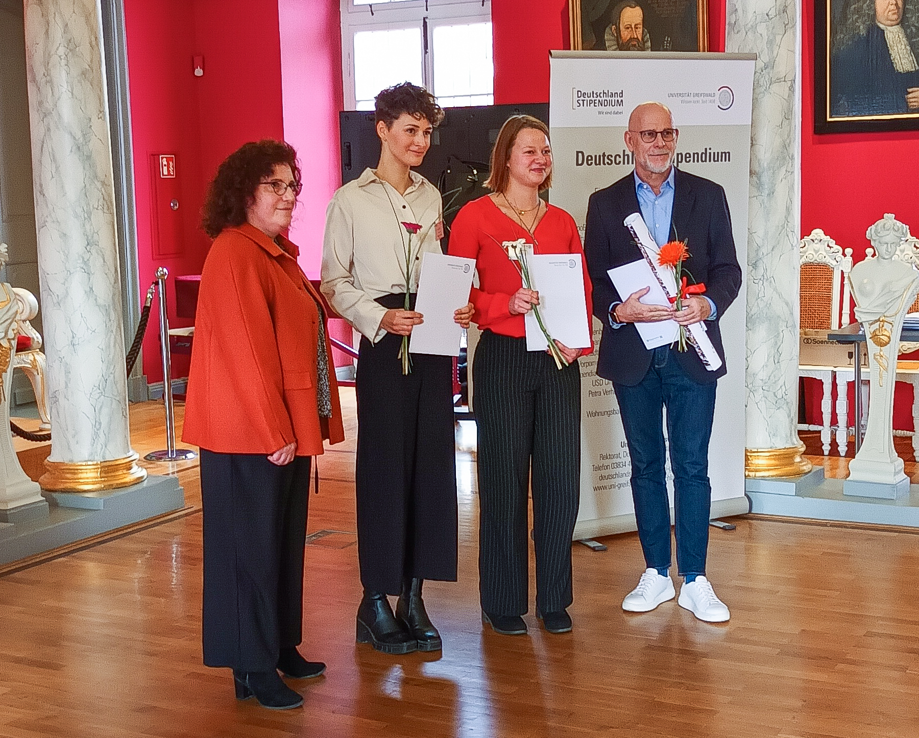 Übergabe der Stipendienurkunden