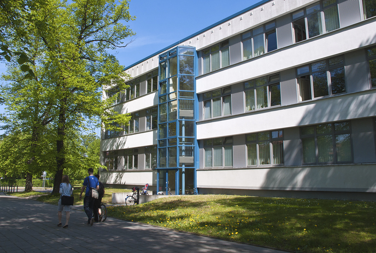 Eine Außenansicht vom Gebäude der Wirtschaftswissenschaften in Greifswald