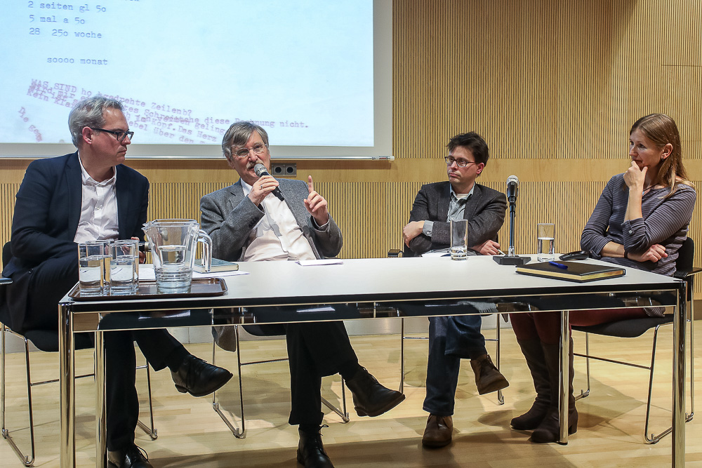 Raimund Fellinger during a podium discussion in Greifswald (2017), photo: Vincent Leifer 