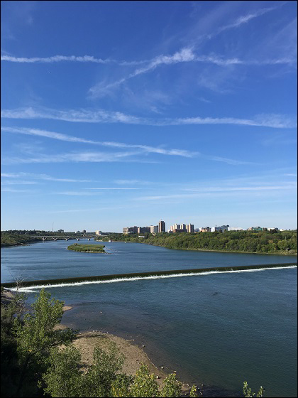 Der South Saskatchewan River und Saskatoon im Hintergrund -Foto: Emma-Lou Senger