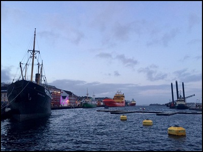 Raue See am Hafen - Foto: Tabea Jahreiß Raue See am Hafen - Foto: Tabea Jahreiß
