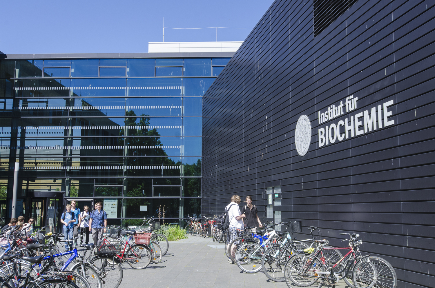 Gebäude der Biochemie, Außenaufnahme