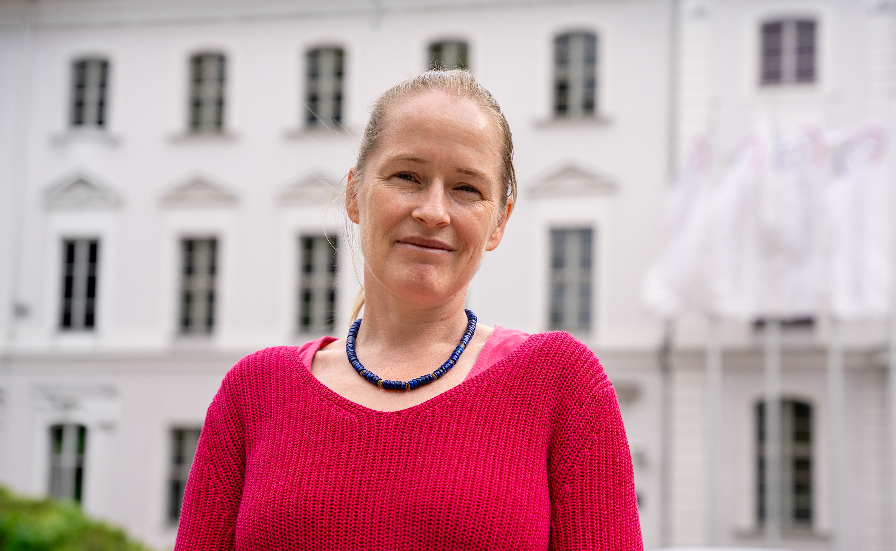 Porträt Prof. Dr. Christina Brandt Frau Prof. Dr. Christina Brandt wurde vor dem Unihauptgebäude Greifswald fotografiert.