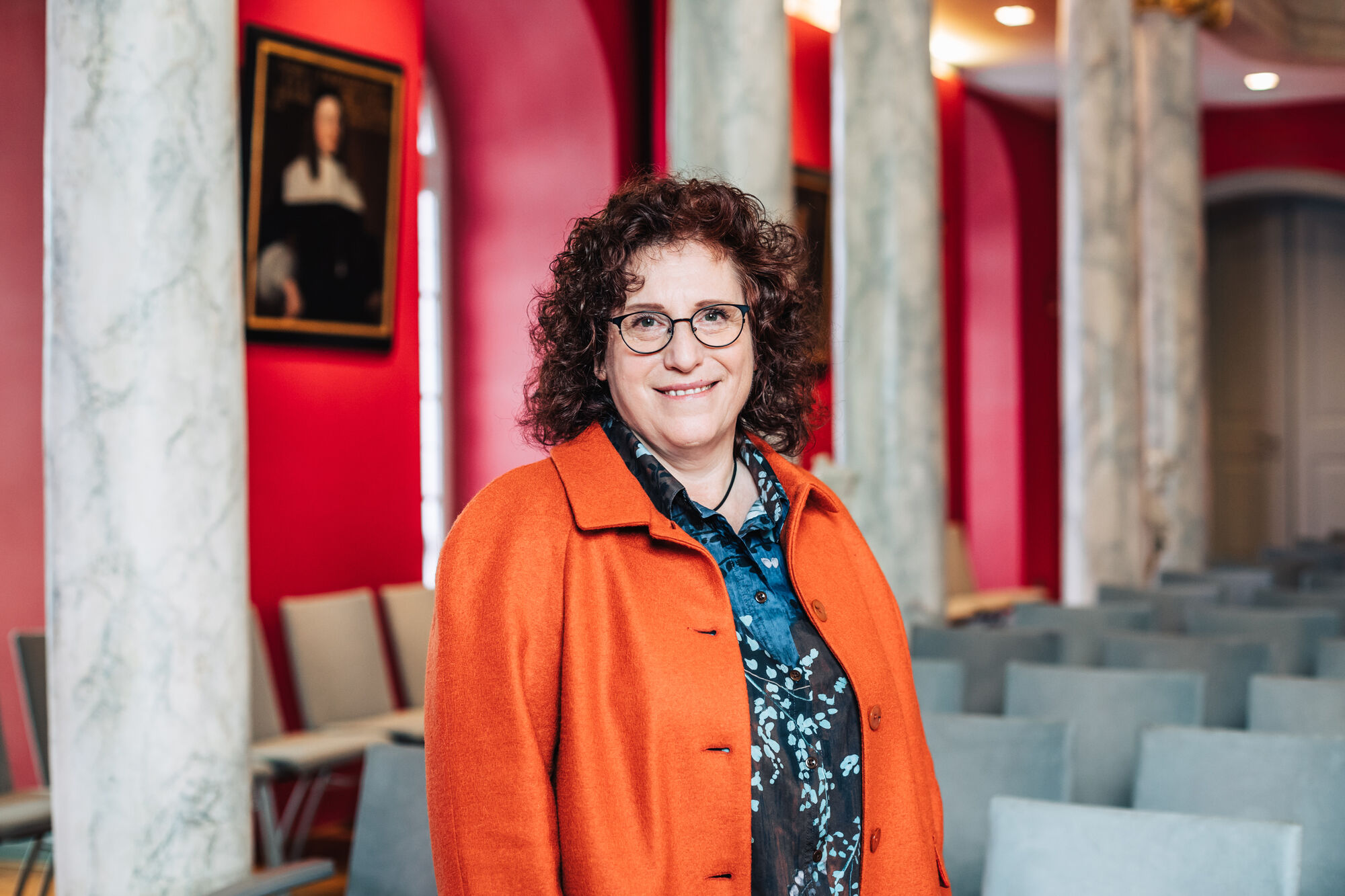 Porträt der Rektorin der Universität Greifswald, Prof. Dr. Katharina Riedel.