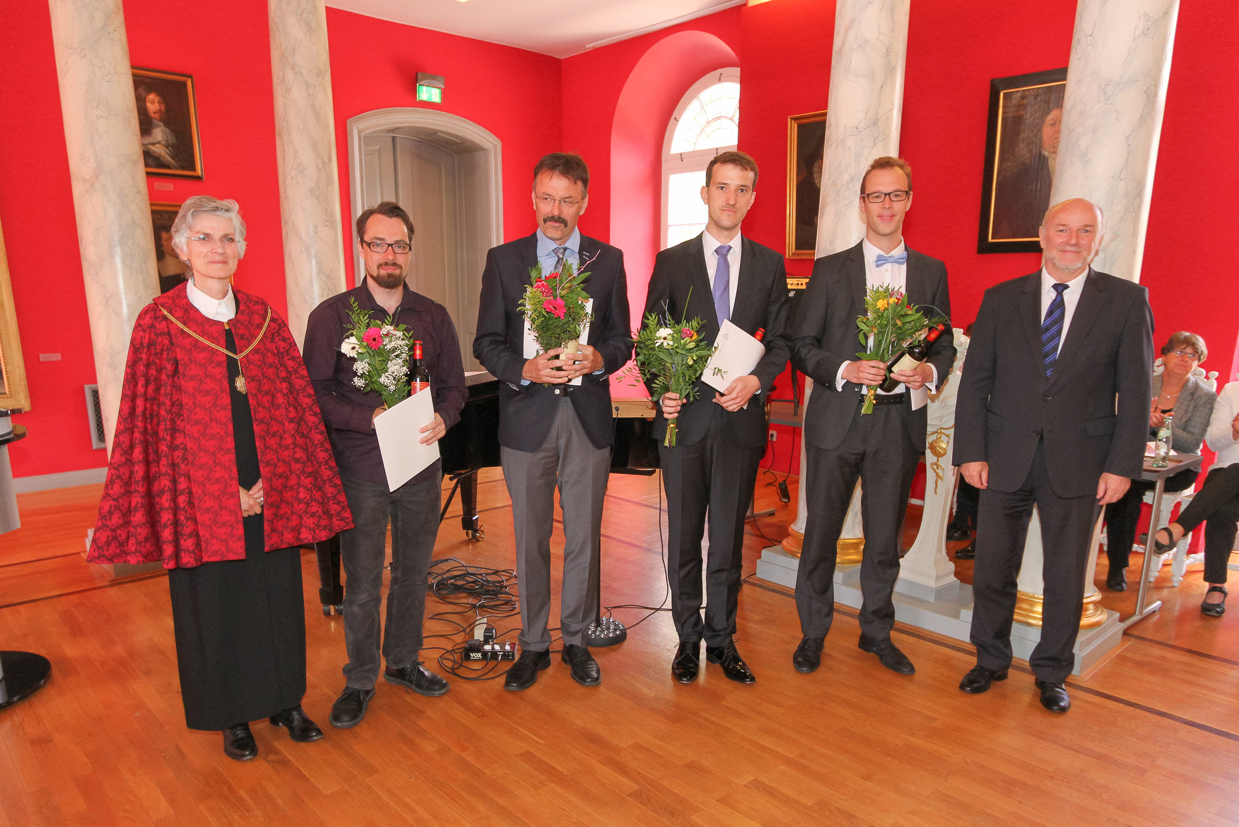 Akademische Grade werden in der historischen Aula Universität ...
