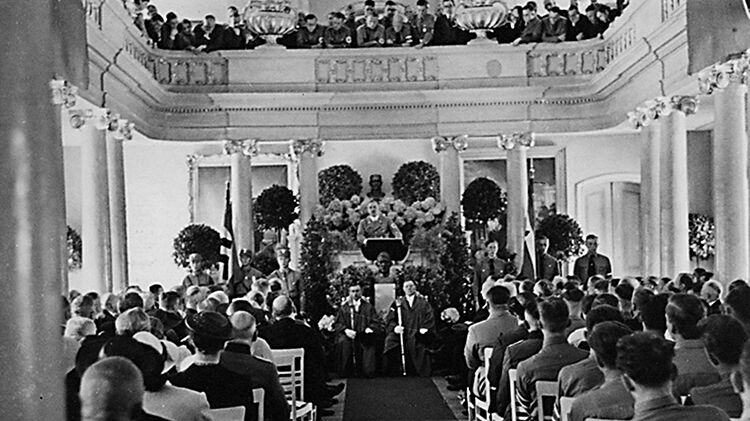 Reichsminister in der Aula