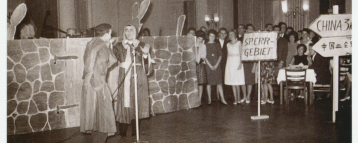 Szenenbild mit "chinesischer Mauer"  ©Archiv Universität Greifswald