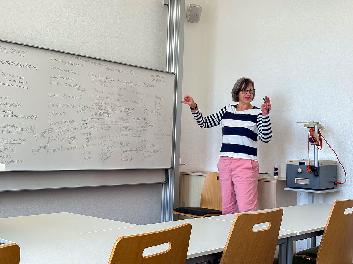 American philosophy professor Prof. Dr. Karen Adkins from Regis University in Denver holding a class as part of her DAAD visiting professorship at the University of Greifswald. 