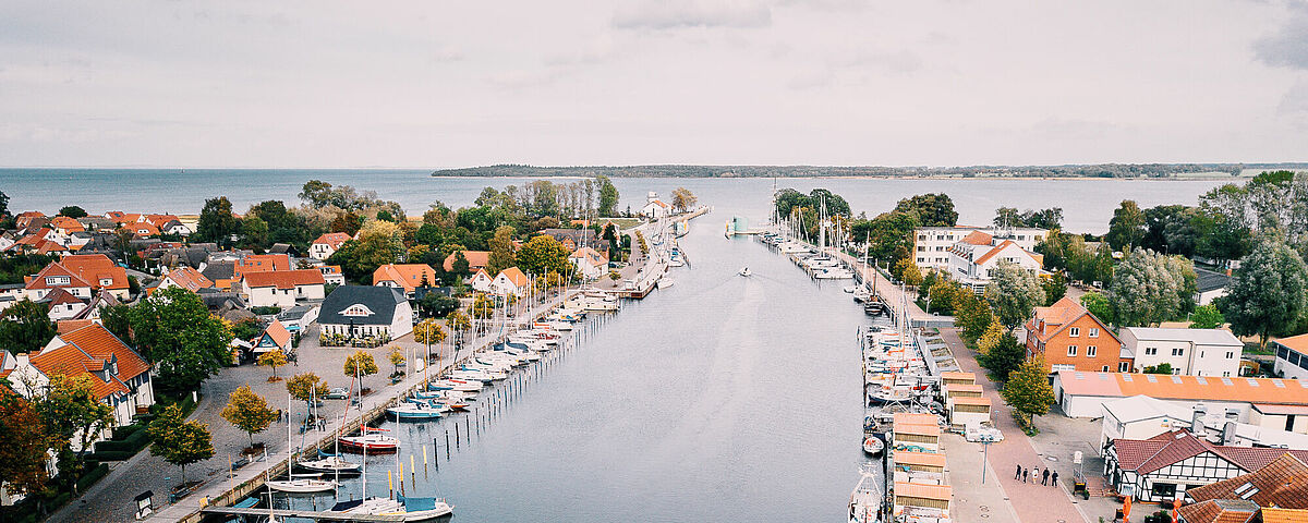 View of the harbour entrance in the fishing village of Wieck - Photo: Till Junker