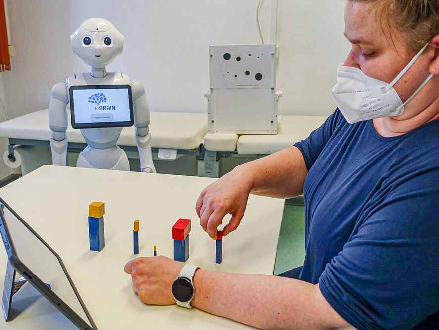 Therapiesituation mit einem humanoiden Roboter,