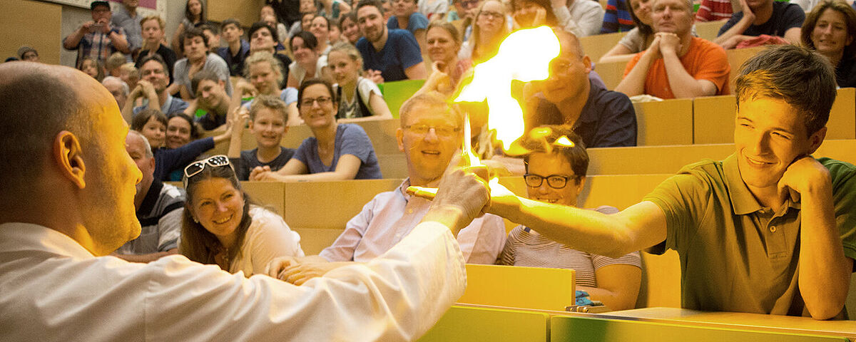 Experimente am Tag der Wissenschaft Symbolbild Tag der Wissenschaft 2018