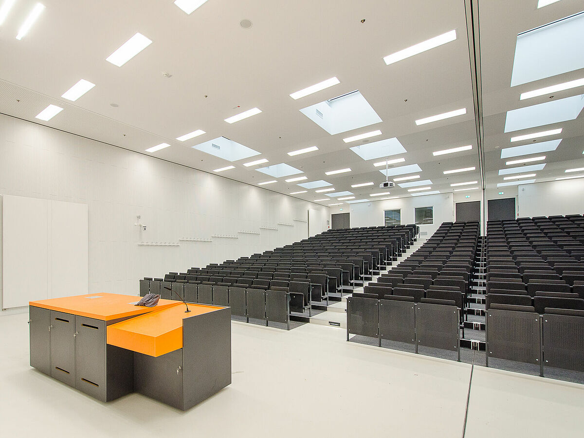 Lecture Lecture Hall Ernst-Lohmeyer-Platz - Photo: Kilian Dorner