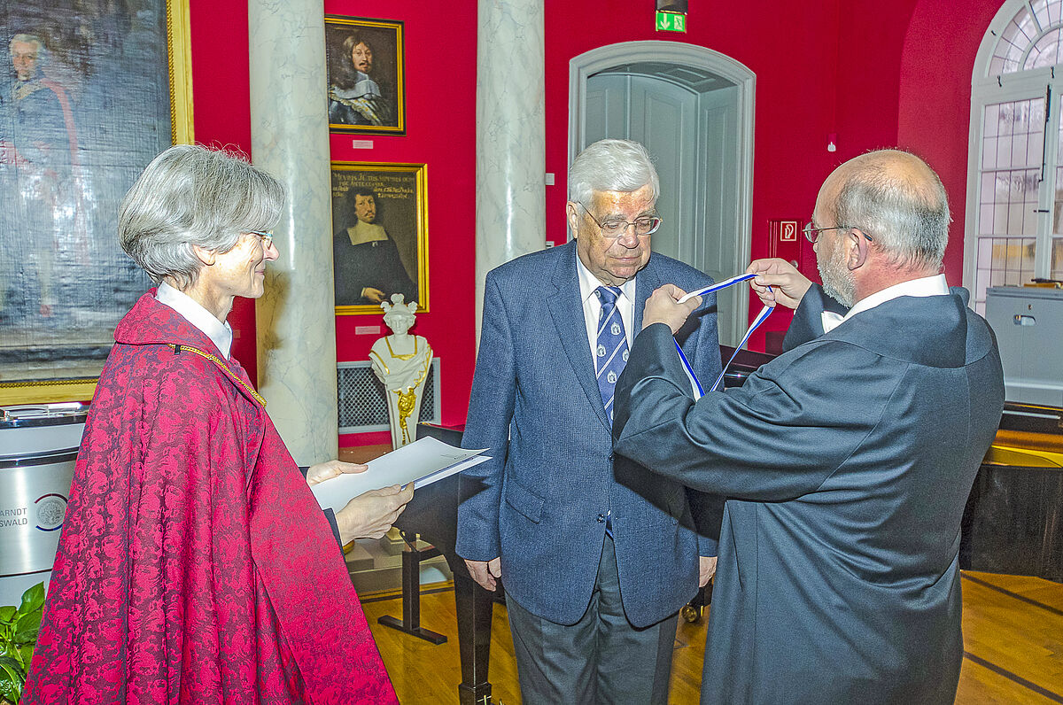 Verleihung der Ehrenmedaille an Dr. Ekkehard Lohmann