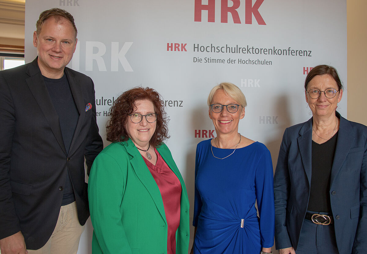 Election of the HRK Universities Member Group: (from left) Prof. Dr. Hauke Heekeren, Prof. Dr. Katharina Riedel, Prof. Dr. Tanja Brühl, Prof. Dr. Barbara Albert