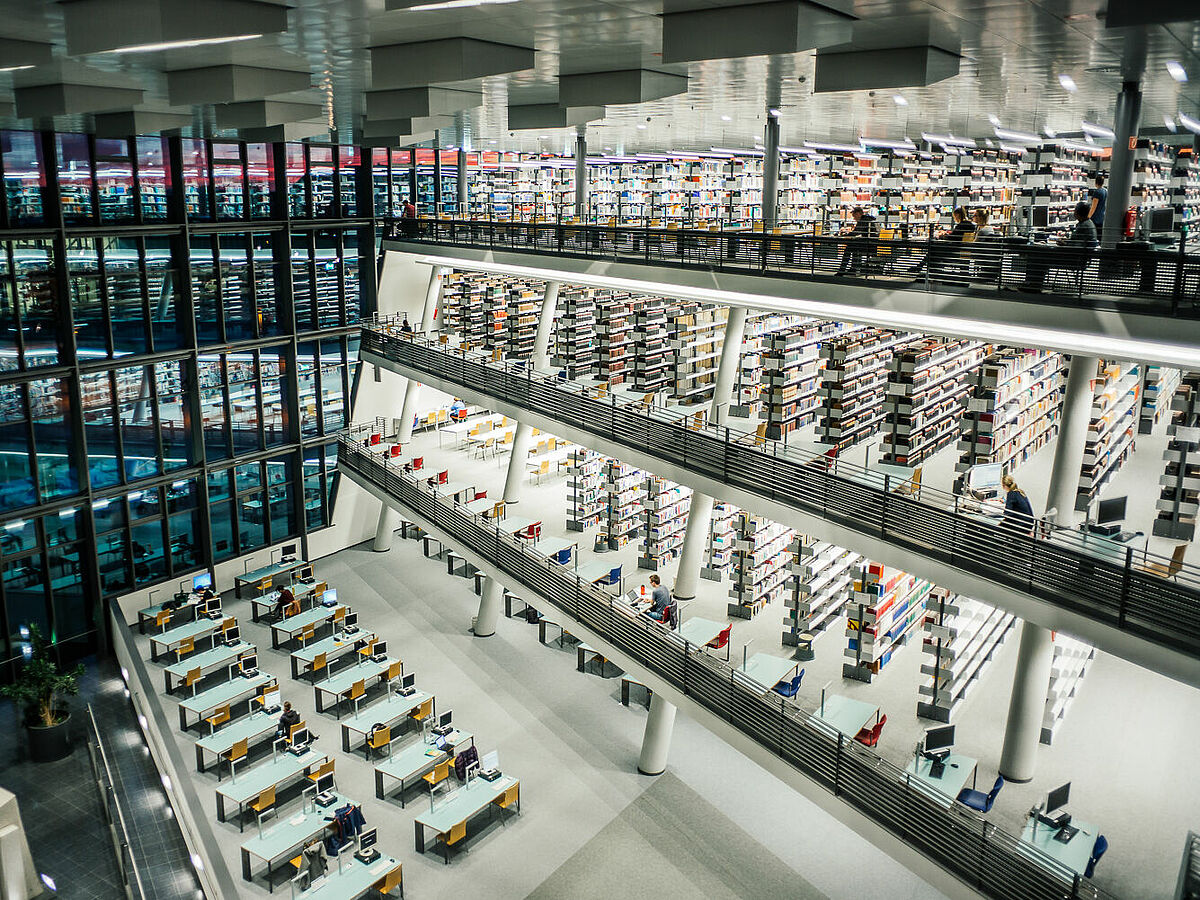 Central University Library at night – photo: Till Junker