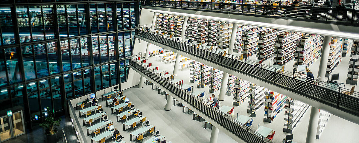 Central University Library at night – photo: Till Junker