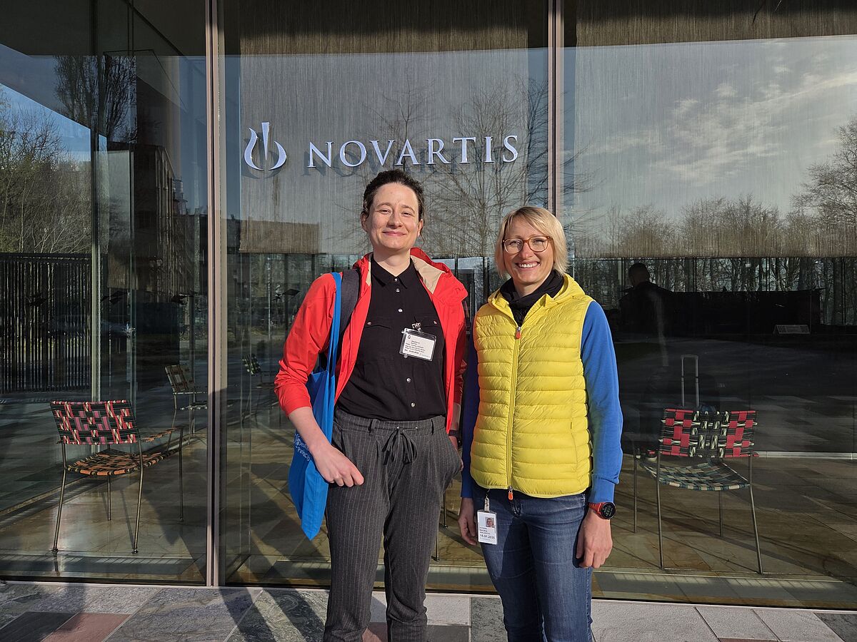 Mentee Berenika Stloukalová mit ihrer Mentorin Dr. Radka Snajdrova am Novartis Campus
