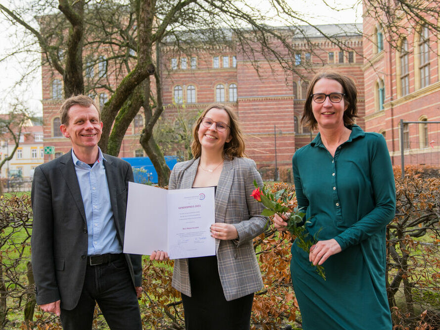 v.r.n.l. Prof. Dr. Stefan Harrendorf, Nele Marie Klamer, Angela Hoppe - - ©Laura-Schirrmeister, 2021