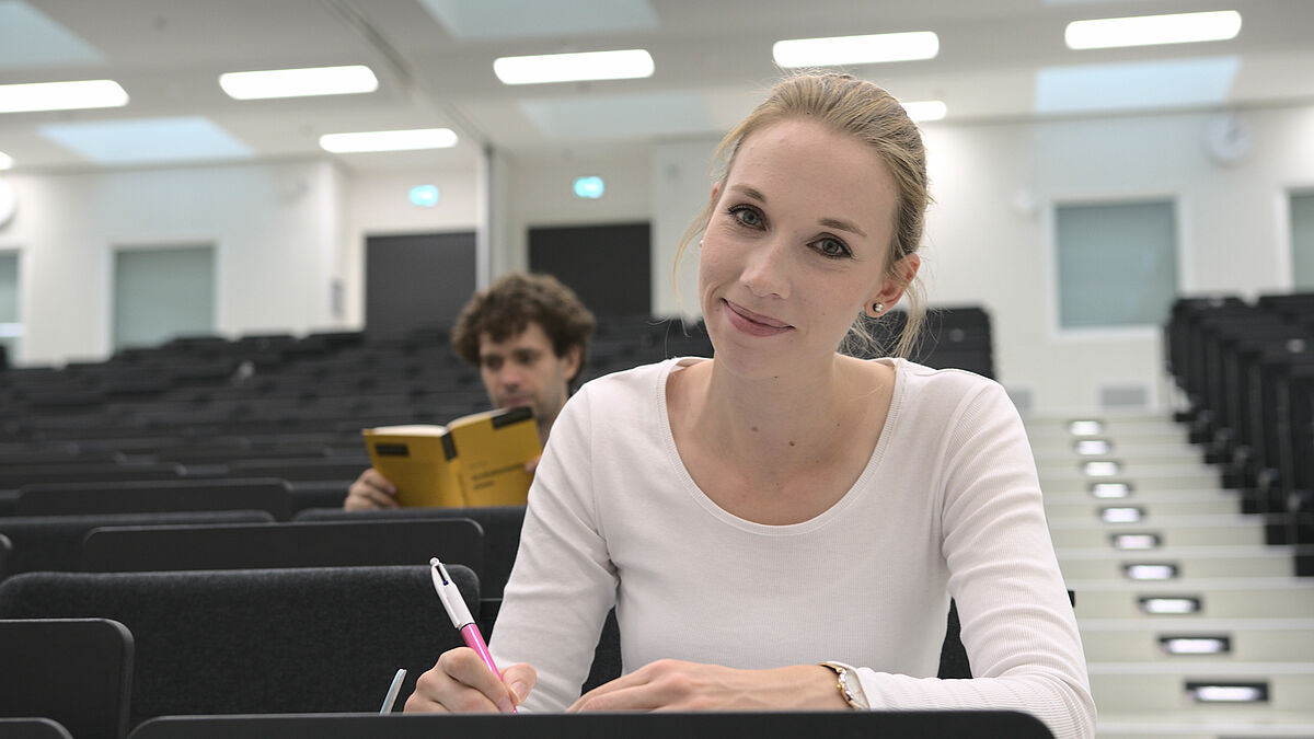 Lecture hall at the start of studies © Laura Schirrmeister