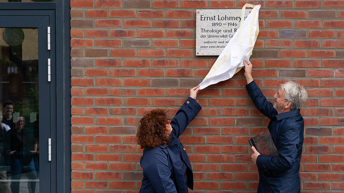 Enthüllung der Gedenktafel für Ernst Lohmeyer