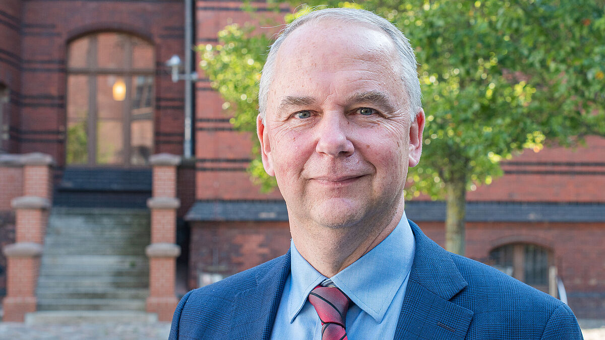 Porträt Prof. Dr. Steffen Fleßa Porträt Prof. Dr. Steffen Fleßa