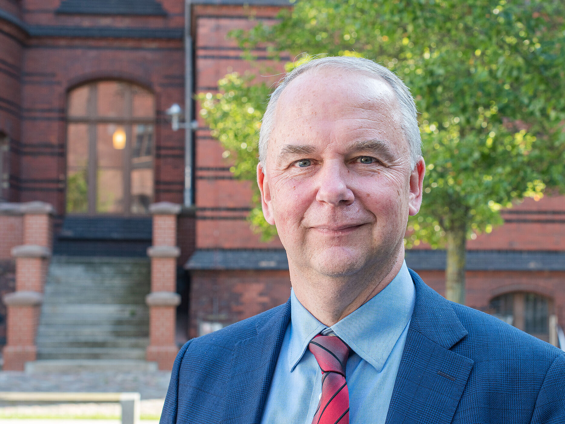Porträt Prof. Dr. Steffen Fleßa Porträt Prof. Dr. Steffen Fleßa