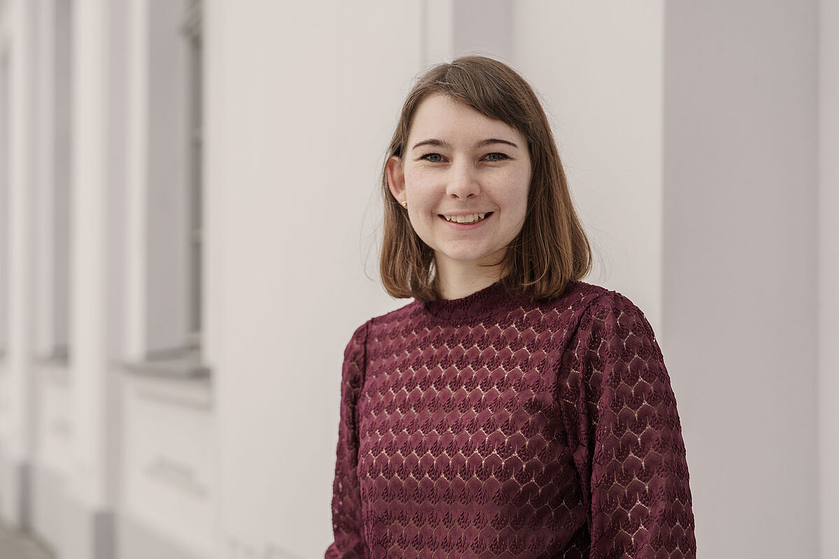 Porträt Yasmin-Coralie Berg Porträt Yasmin-Coralie Berg