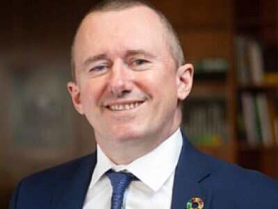 Porträt Prof. Lee White