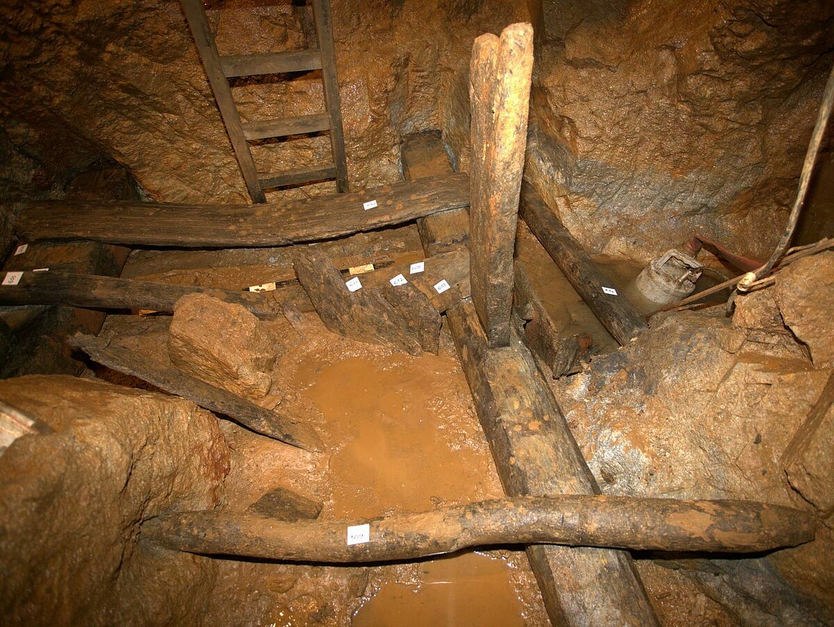 Mittelalterliche Holzfunde in einem historischen Stollen im Erzgebirge, ©Landesamt für Archäologie Sachsen 