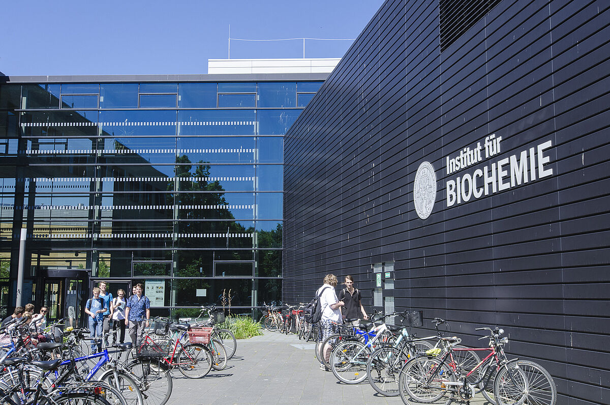 Gebäude der Biochemie, Außenaufnahme