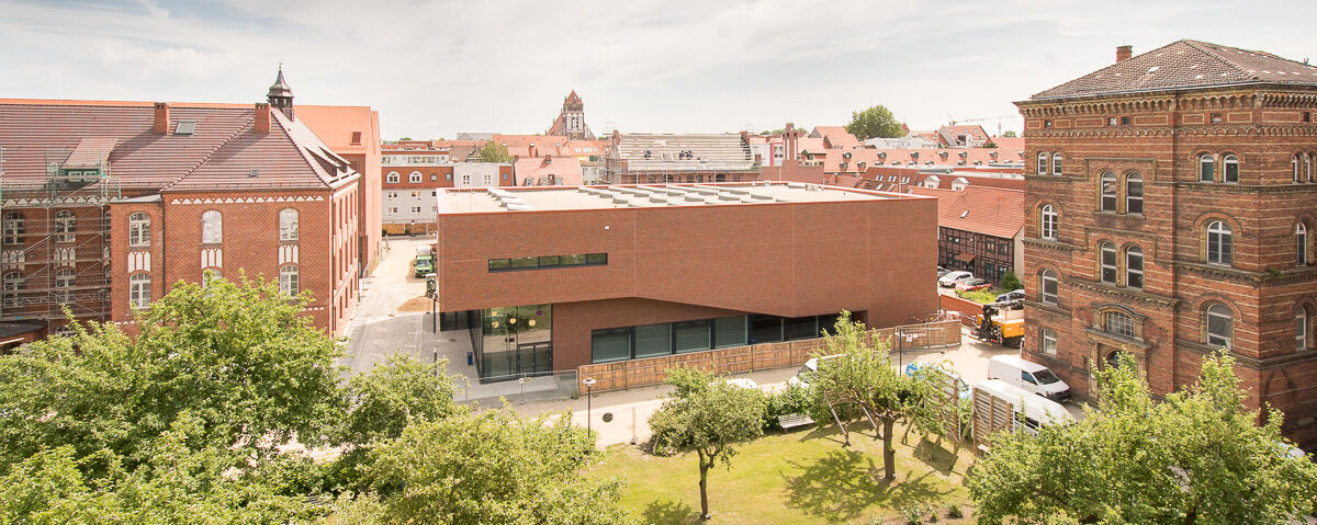 Lecture hall building – photo: Kilian Dorner