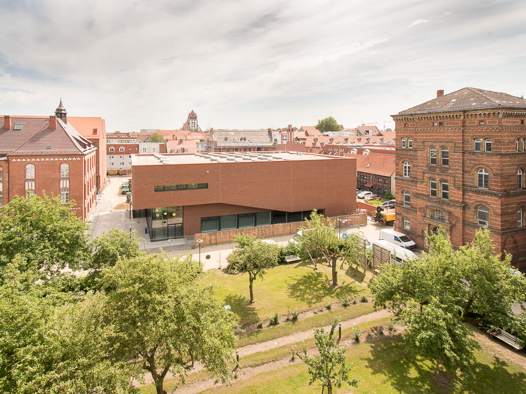 Lecture hall building – photo: Kilian Dorner