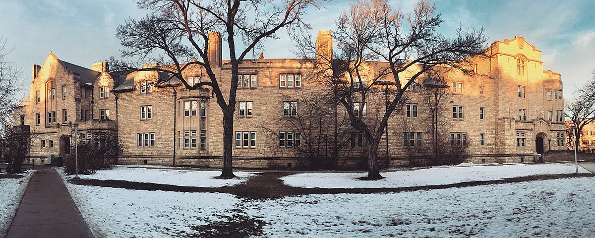 Main University Building of the University of Saskatchewan Canada – Photo: Julia Balk