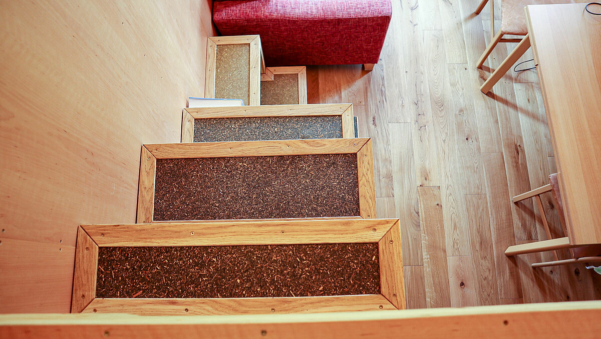 Innenausstattung des Paludikultur-Tiny House mit aus Seggengräsern gepressten Faserplatten, ©Nina-Körner-2020