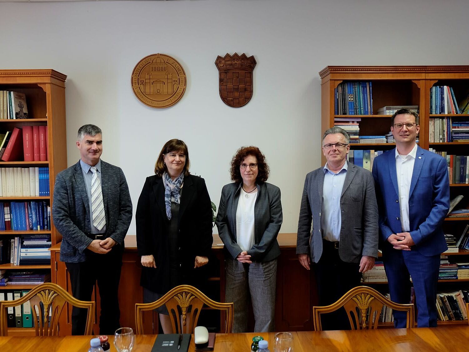 In conversation with the Rectorate of the University of Zadar - From left to right: Prof. Dr. Josip Faričić (Vice Rector for Development Strategy and Publishing), Prof. Dr. Nedjeljka Balić Nižić (Vice Rector for Studies and Student Affairs), Prof. Dr. Katharina Riedel (Rector), Prof. Dr. Slaven Zjalić (Vice Rector for Institutional Cooperation and Technology Transfer), Thomas Jenssen (Manager of the Office of the Rectorate). © Thomas Jenssen, 2023