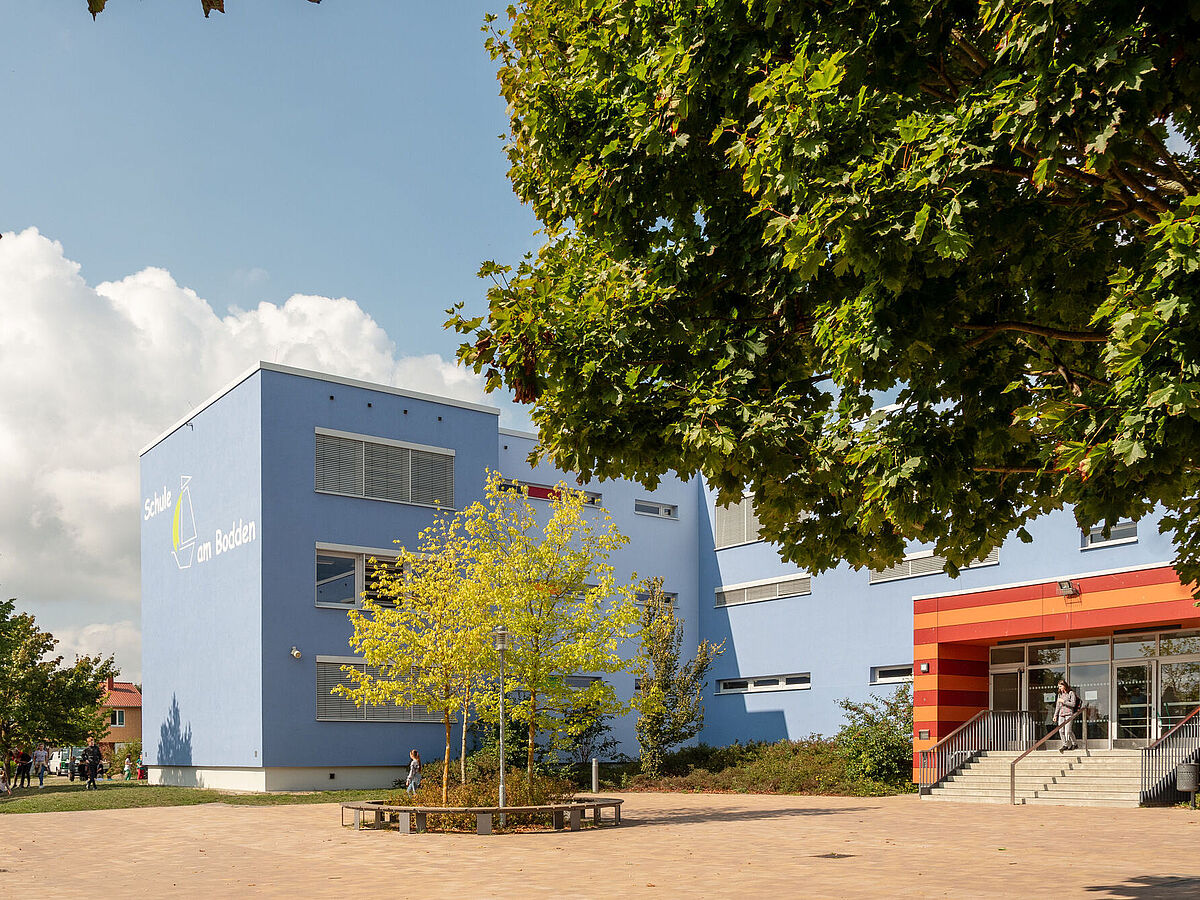 Schule am Bodden in Neuenkirchen (Gebäudeansicht außen)
