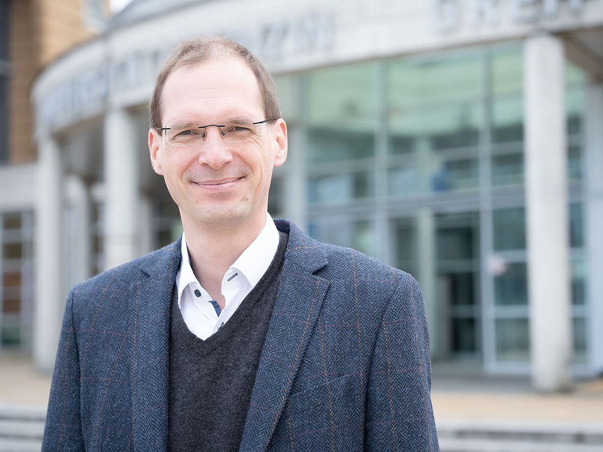 Porträt Prof. Dr. Nils-Olaf Hübner Porträt Prof. Dr. Nils-Olaf Hübner