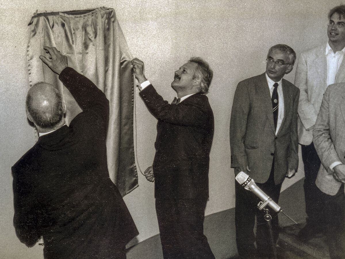 Enthüllung der Gedenktafel anlässlich des Medizinstudentenstreiks von 1955 Enthüllung der Gedenktafel anlässlich des Medizinstudentenstreiks von 1955.