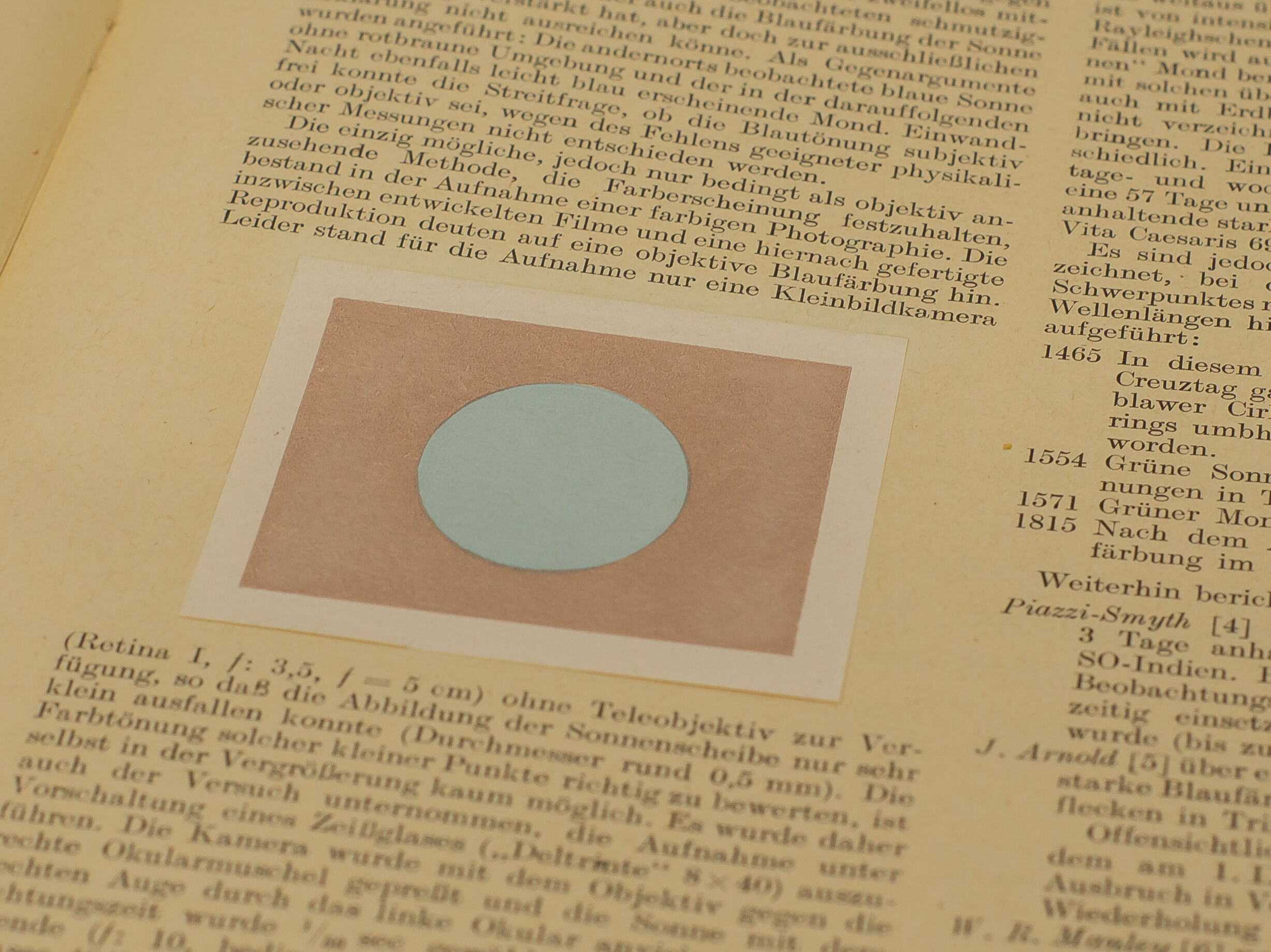 Ein Foto einer blauen Sonne in der Zeitschrift für Meteorologie von 1951. Quelle: Gelbke, W.: Bemerkungen zum Phänomen der blauen Sonne, Z. Meteorol., 5, 82–84, 1951. ©Laura-Schirrmeister, 2021