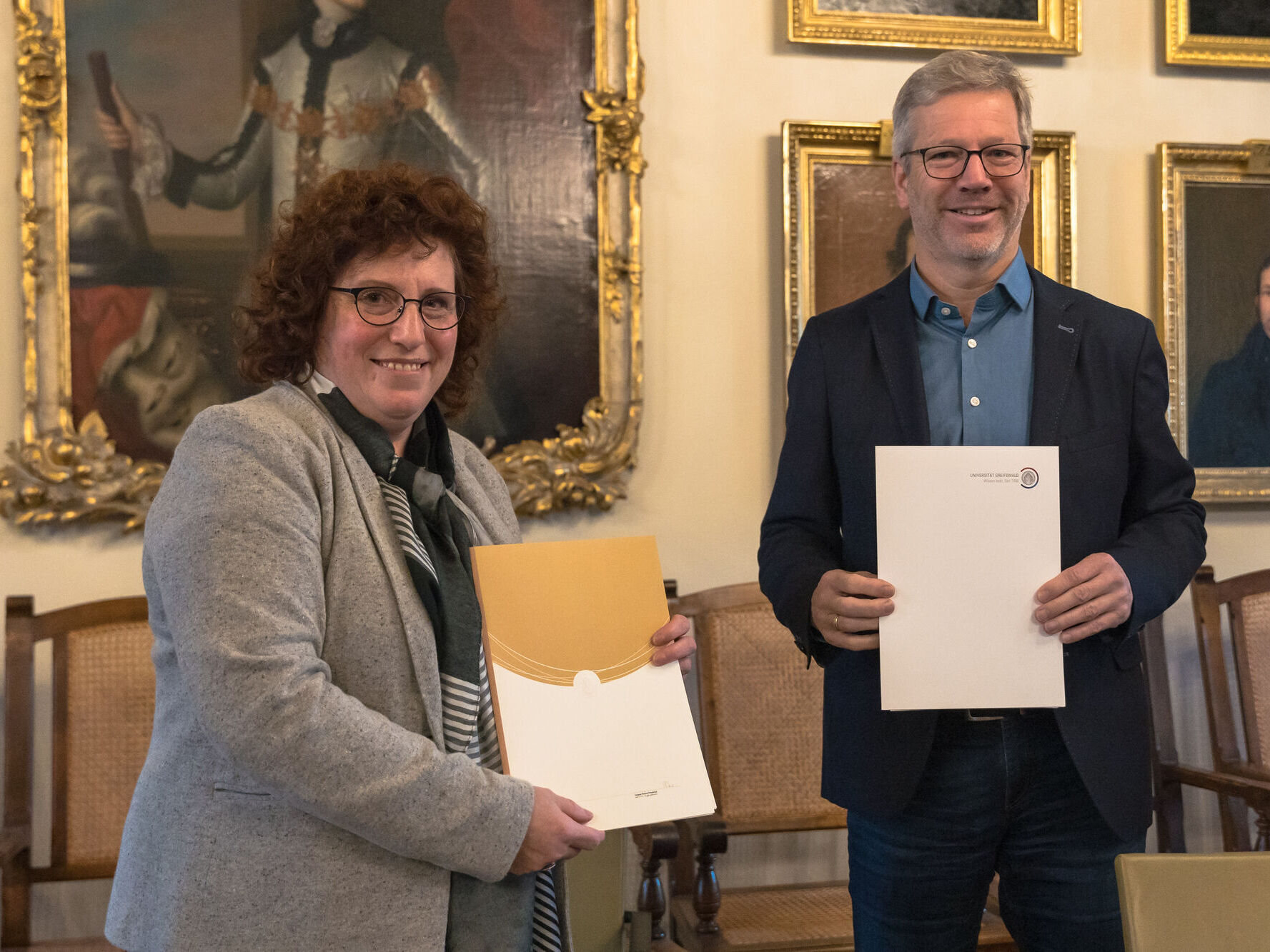 Rektorin und Oberbürgermeister nach der Vertragsunterzeichnung, © Laura Schirrmeister, 2022