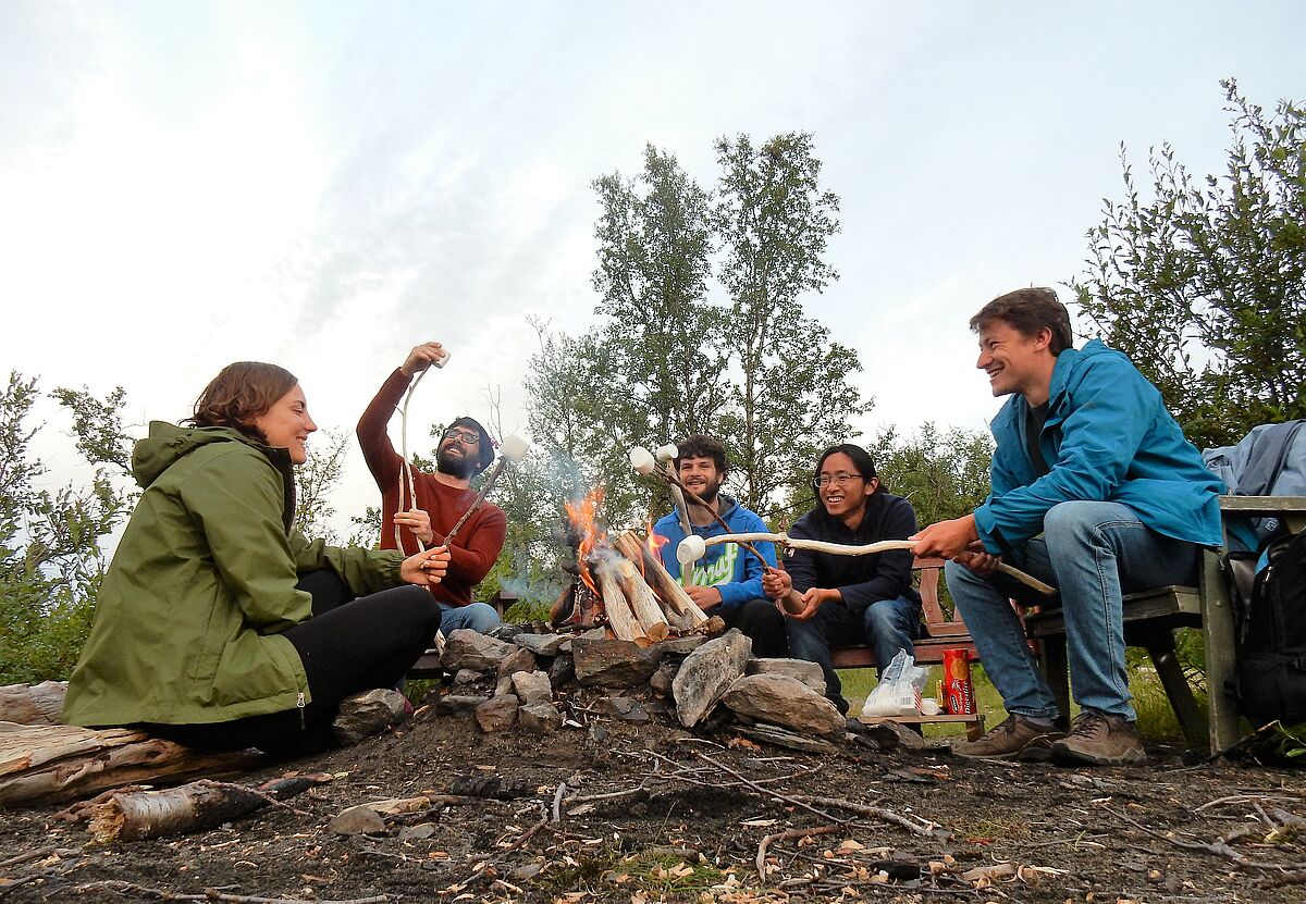 Lagerfeuer am See - Foto: Elisa Jung