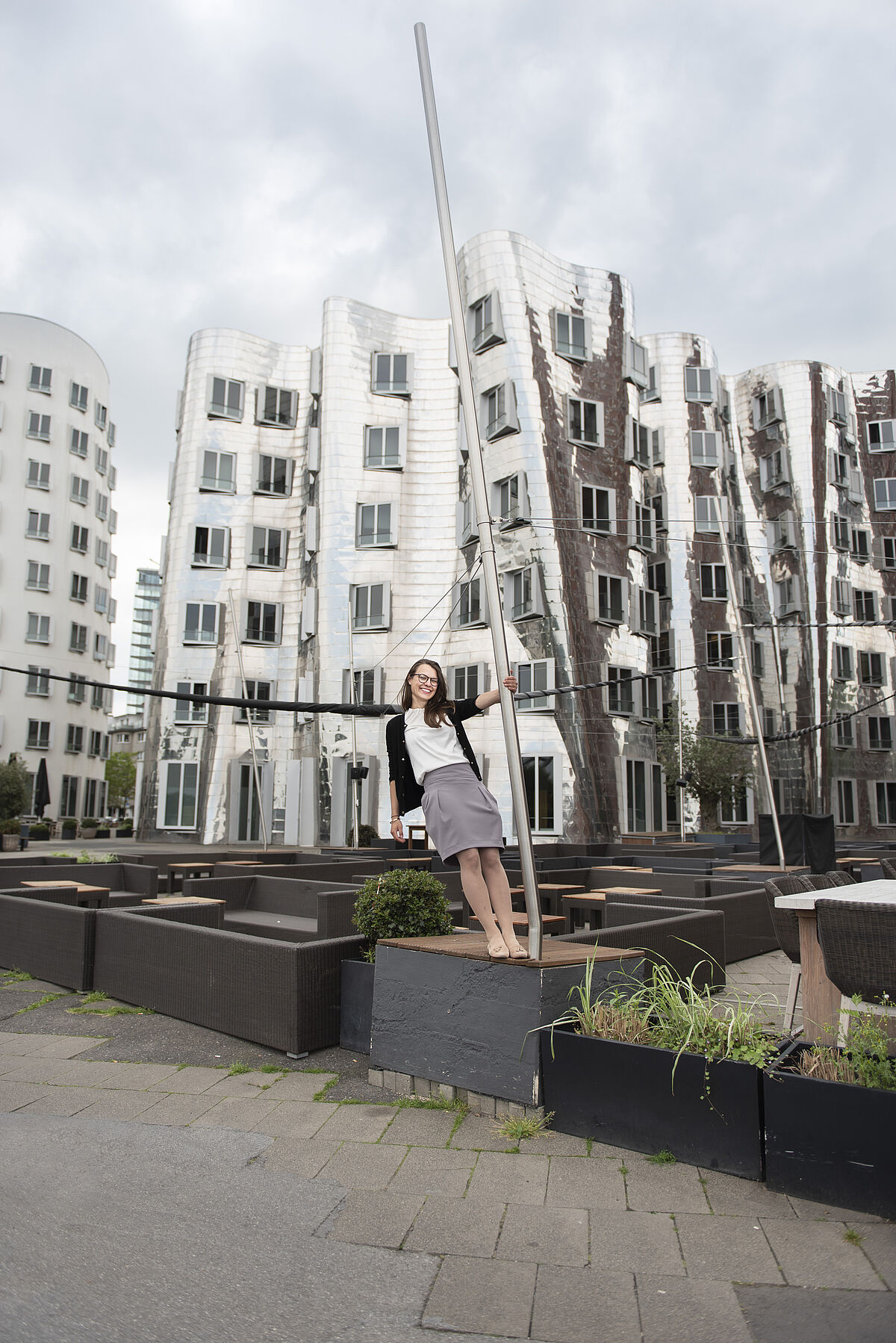 Dr. Sarah Baudis – Rechtsanwältin, Kapellmann und Partner Rechtsanwälte, Spiegelfassade Düsseldorfer Medienhafen