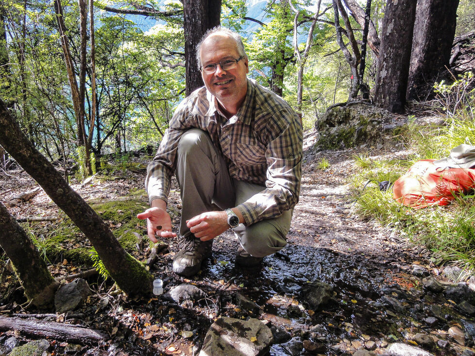 Martin Haase am Fundort von Obtusopyrgus farri, ©Gerlien-Verhaegen