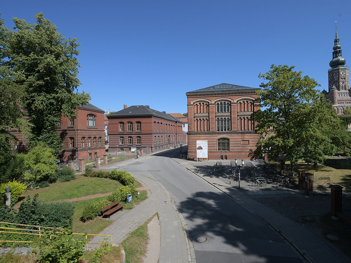 Altes Audimax und die Alte Universitätsbibliothek Panoramablick vom Wall auf das Alte Audimax sowie die Alte Universitätsbibliothek am Historischen Campus