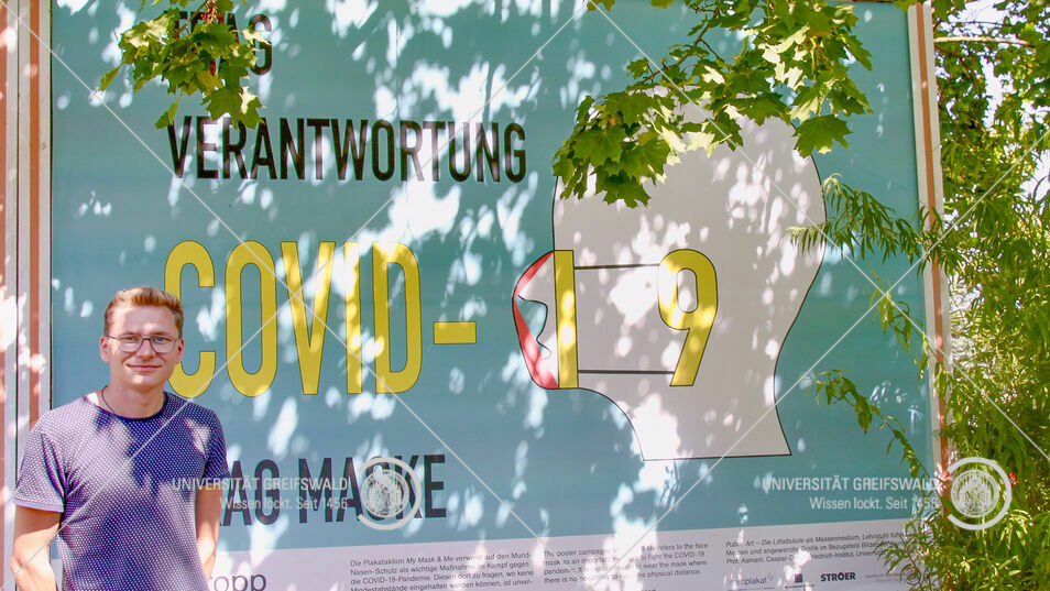 Dennis Propp vor seiner Arbeit ©Lena Friemel